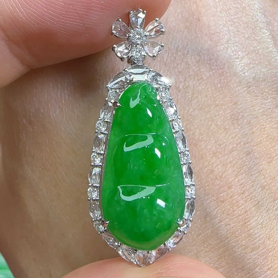 颈饰18K金镶嵌翡翠天然翡翠