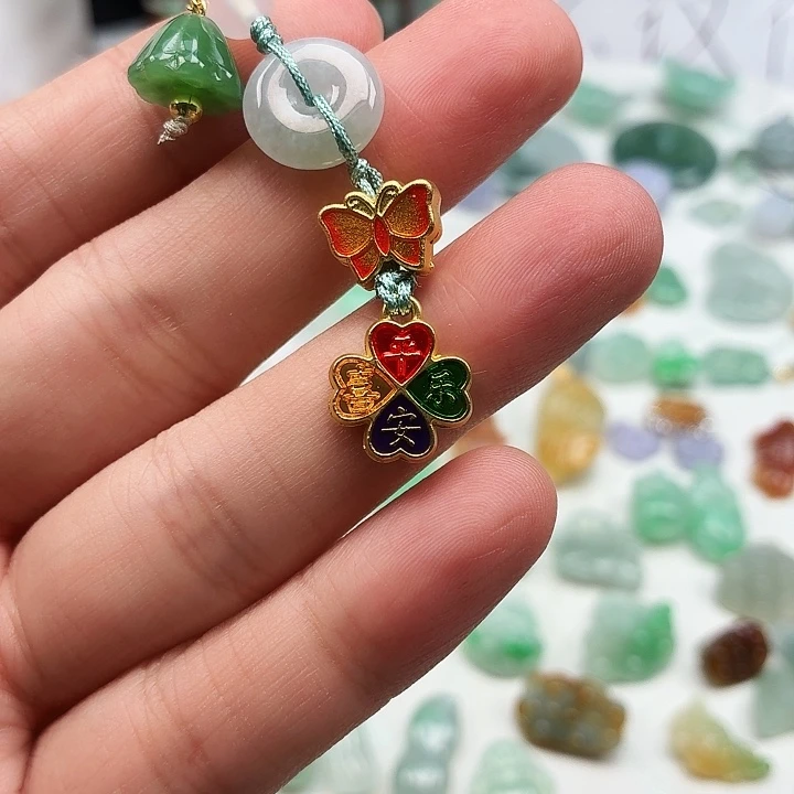 翡翠未镶嵌颈饰蝴蝶四叶草