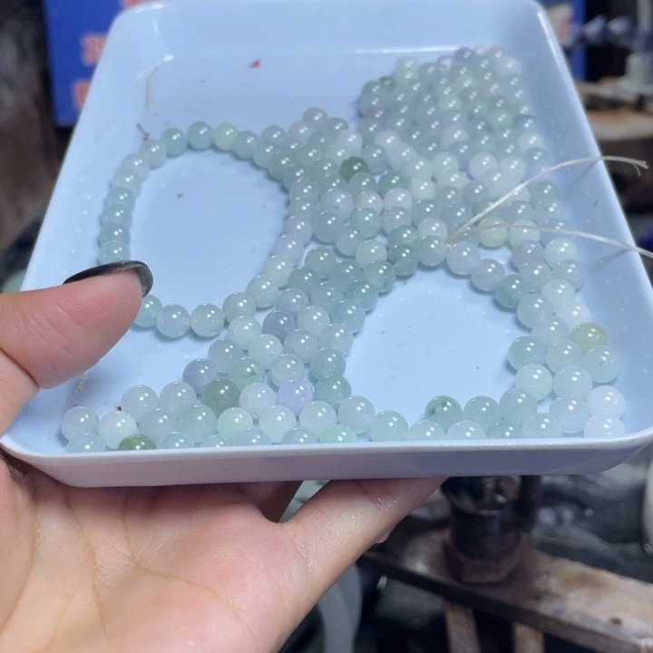 翡翠未镶嵌颈饰多样性