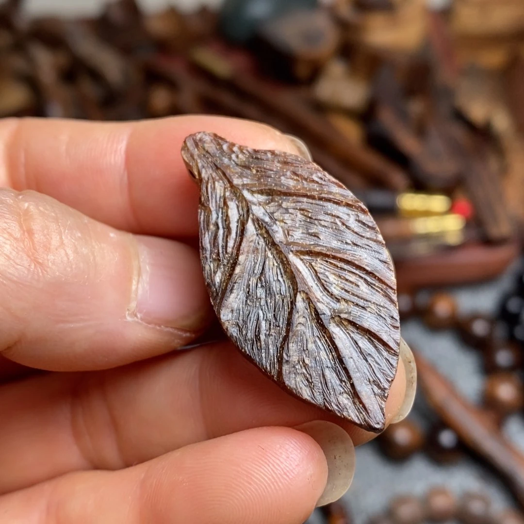 贡木吊坠贡木叶子