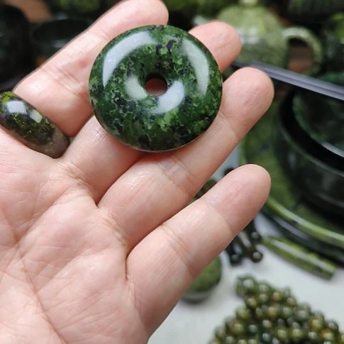 蛇纹石玉未镶嵌平安扣