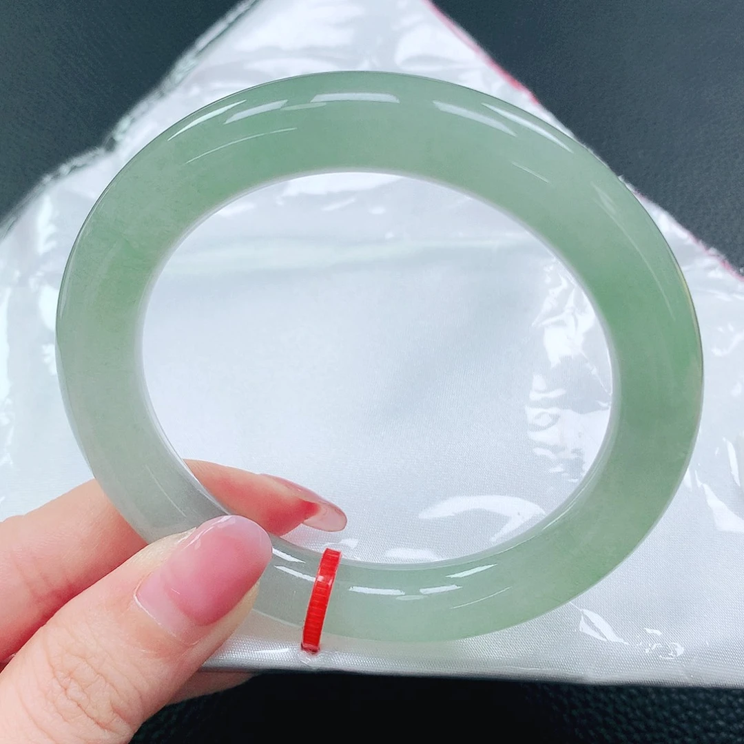 翡翠手镯未镶嵌59圈
