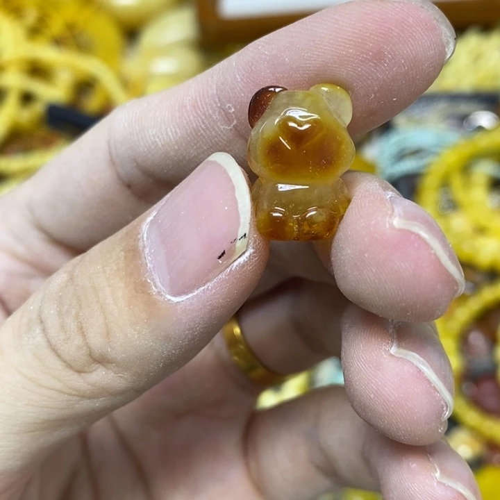蜜蜡未镶嵌裸石吊坠