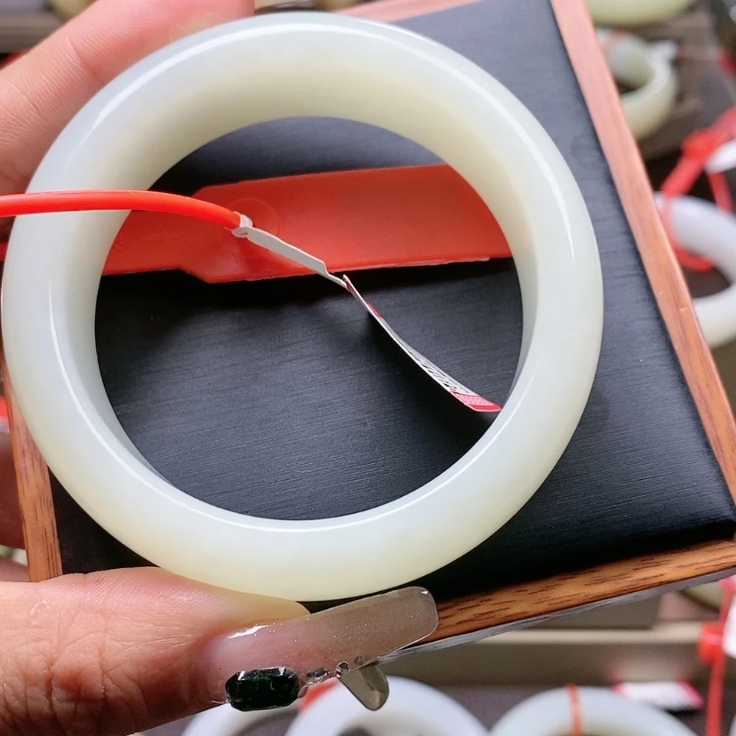 【闪购商品】和田玉手镯未镶嵌芯***?