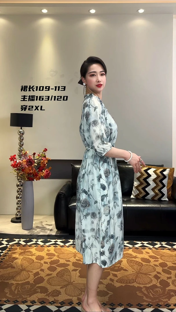 白玫瑰新款夏季气质碎花连衣裙中老年妈妈装收腰显瘦宽松大码