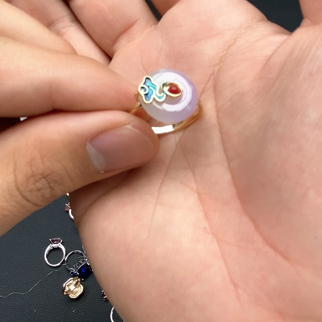 只买单纯的吊坠，没带链子，属的性质。