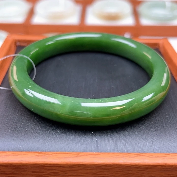 和田玉（碧玉）未镶嵌手镯老俄七菠菜绿