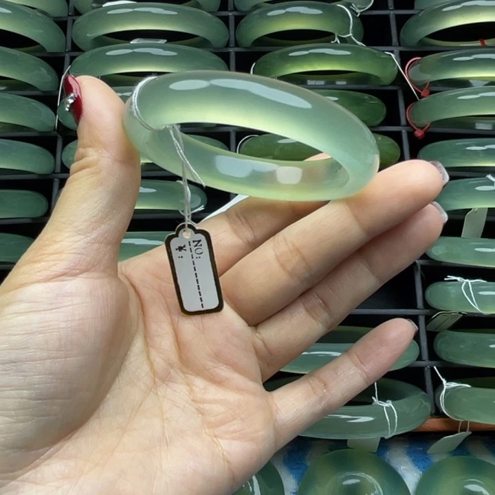 布***巫岫玉未镶嵌手镯岫玉