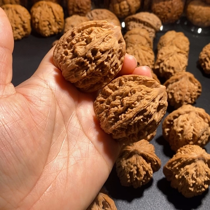 文玩核桃吊坠麦虎42