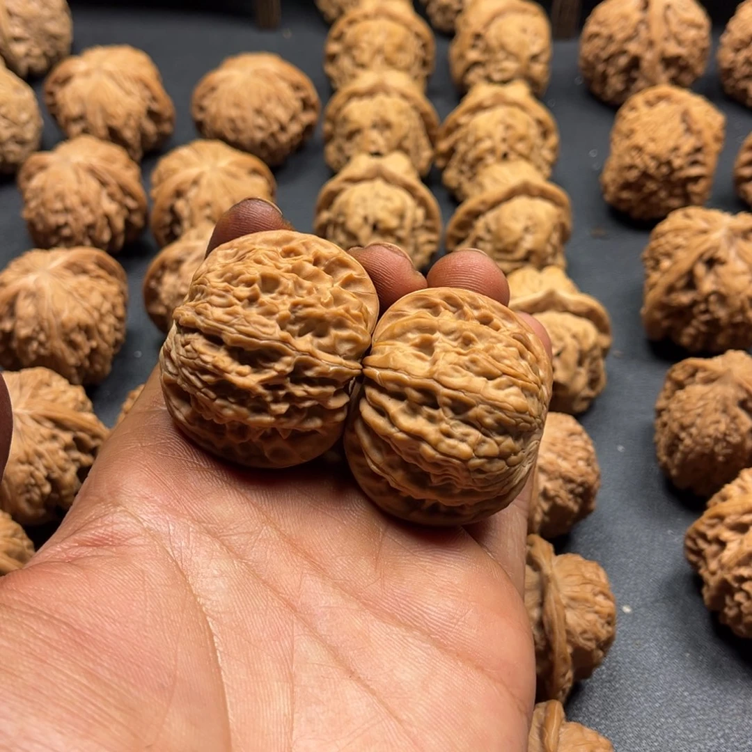 阿***.吊坠桃核文玩核桃