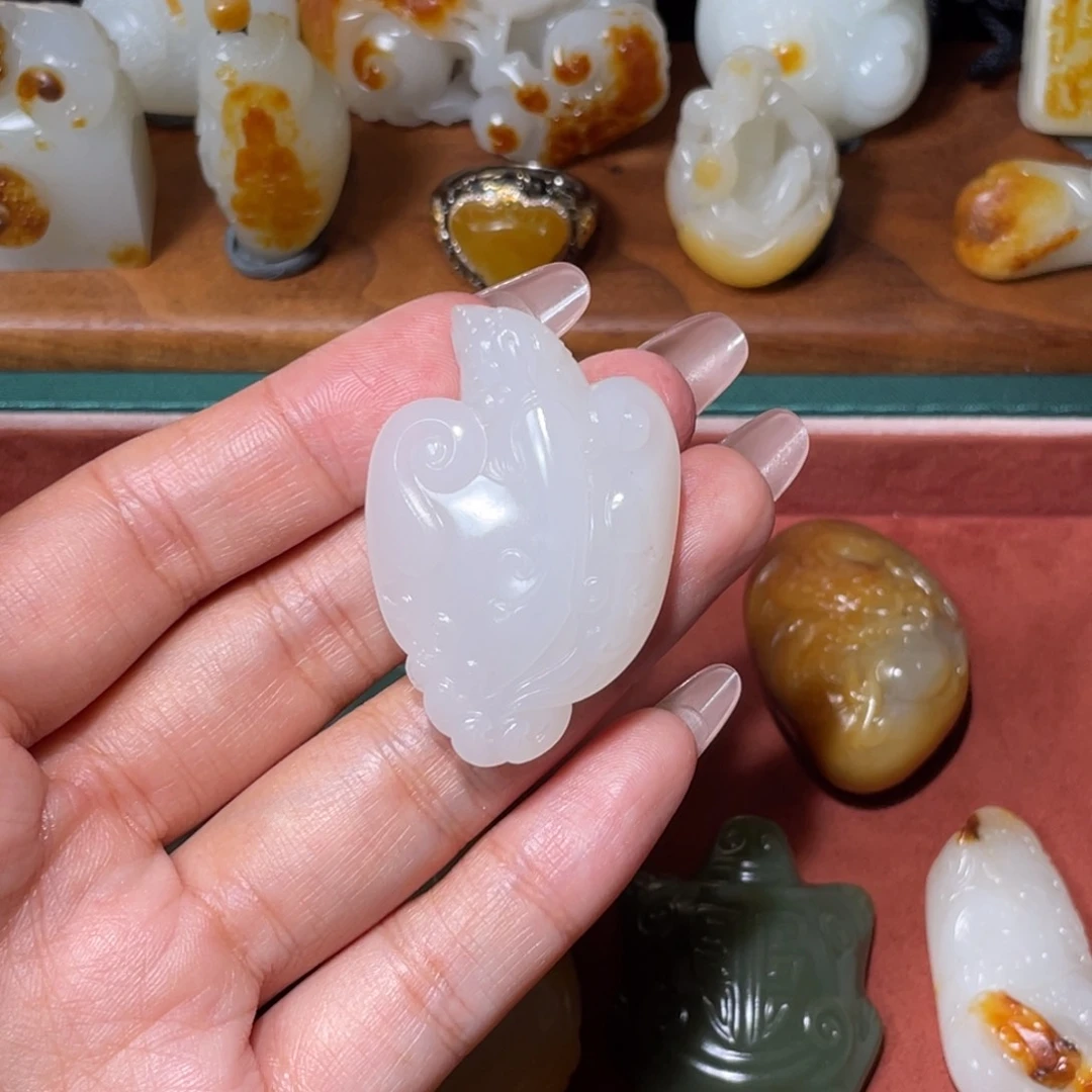 颈饰未镶嵌和田玉（糖玉）
