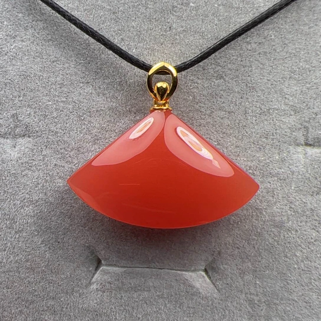 18K金镶嵌吊坠南红玛瑙