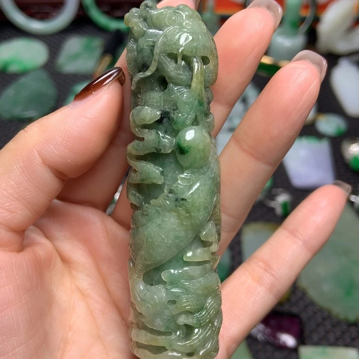 翡翠未镶嵌挂件清
