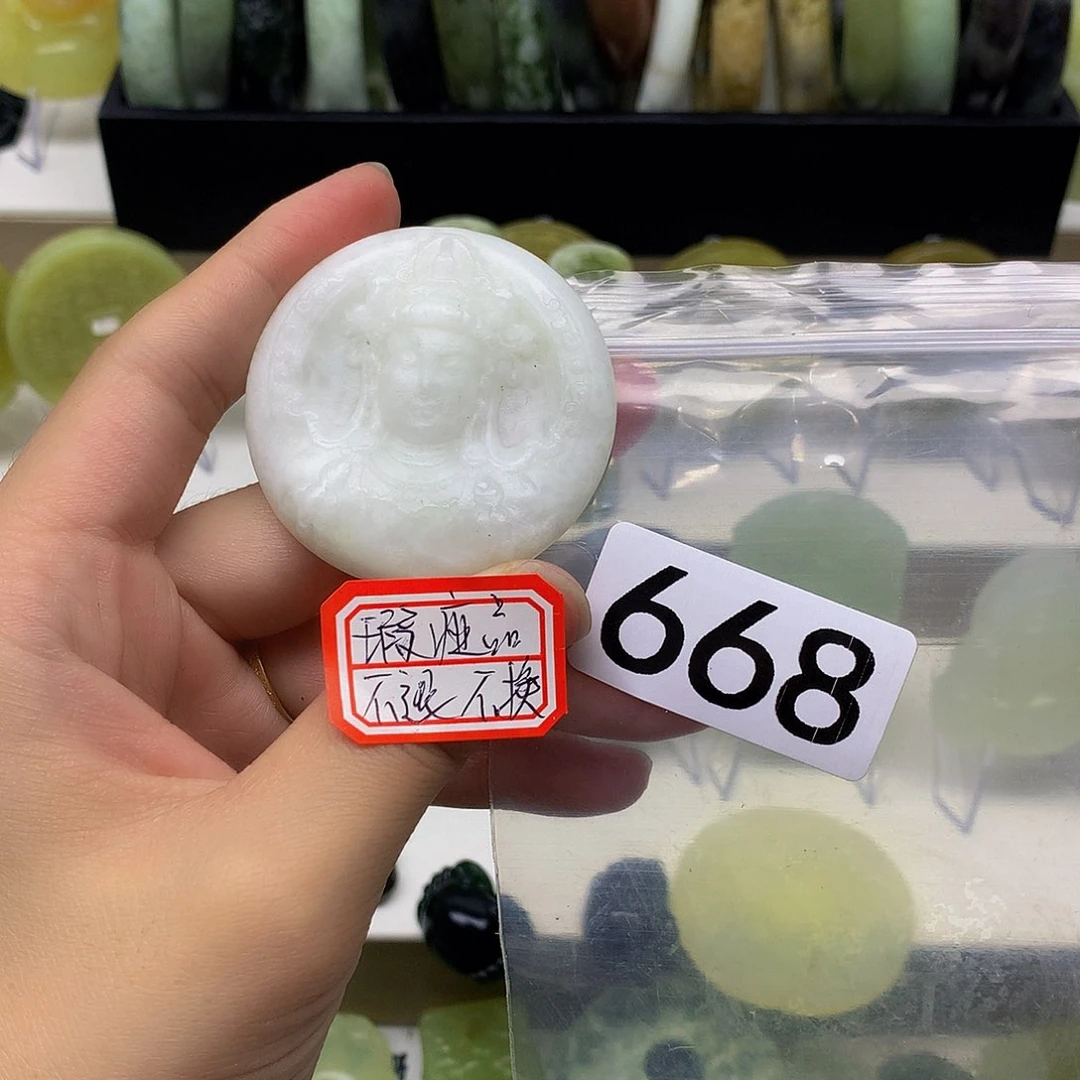 蛇纹石玉颈饰未镶嵌