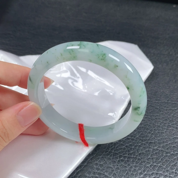 翡翠未镶嵌手镯。。