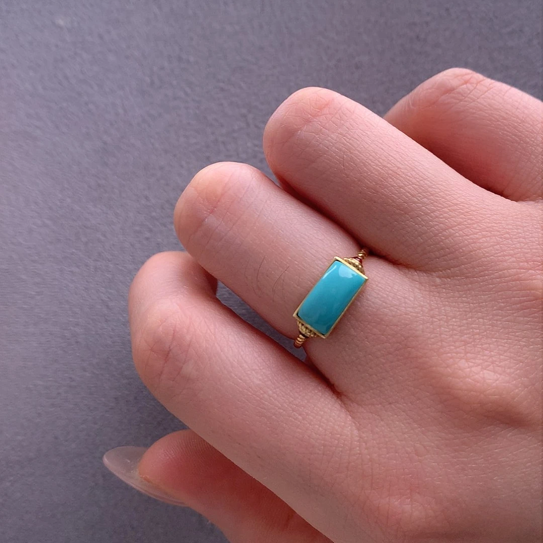 18K金镶嵌绿松石高瓷绿马鞍戒