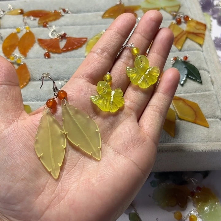 蛇纹石玉合金吊坠