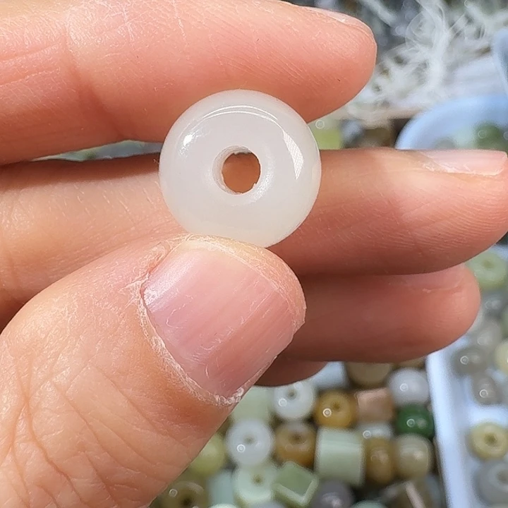 穷****和田玉（糖玉）未镶嵌颈饰