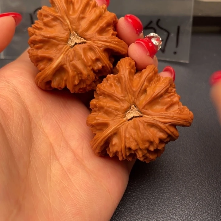 荒***年文玩核桃吊坠白狮子