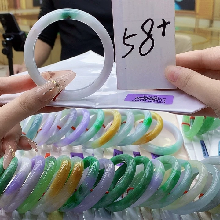 翡翠未镶嵌手镯jj