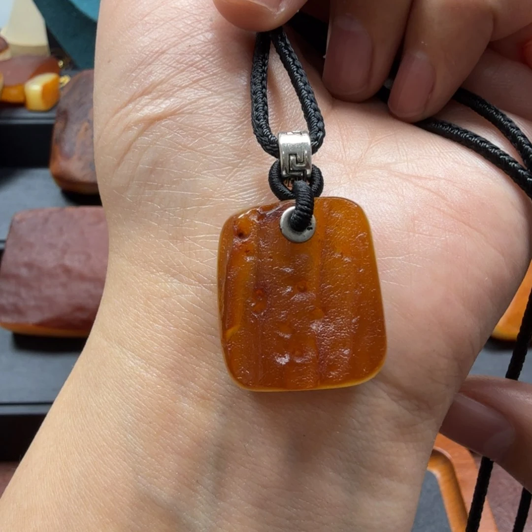 琥珀吊坠(赠链)未镶嵌