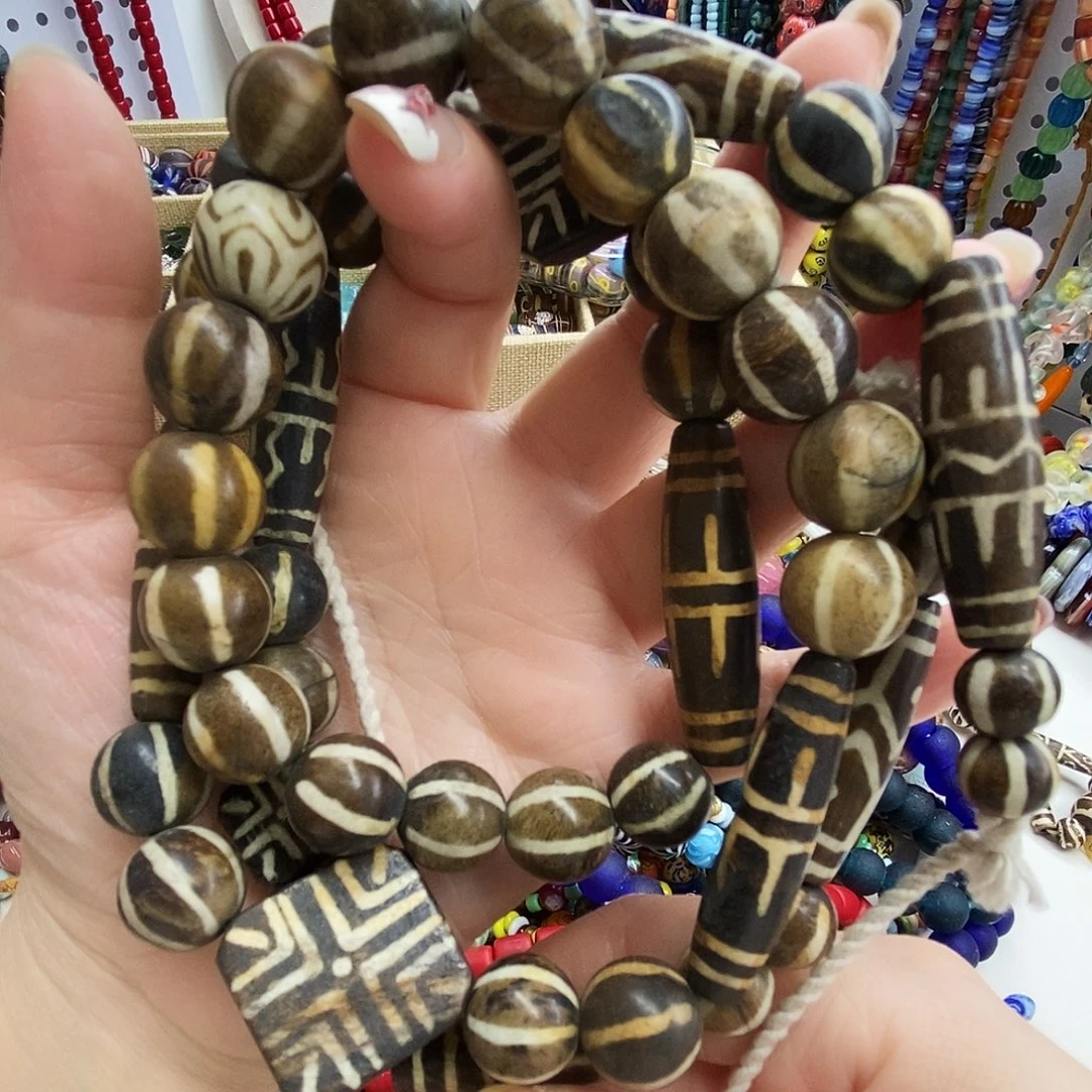 琉璃颈饰帮迪克，082