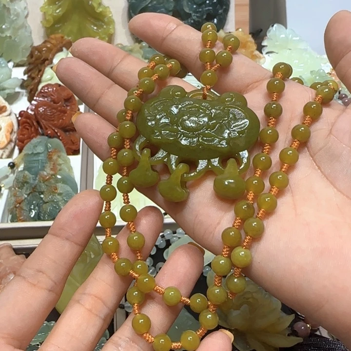 蛇纹石玉未镶嵌吊坠