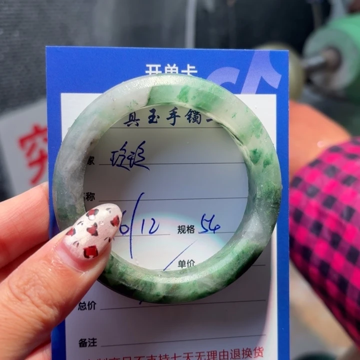 玲***玲石英质玉未镶嵌手镯