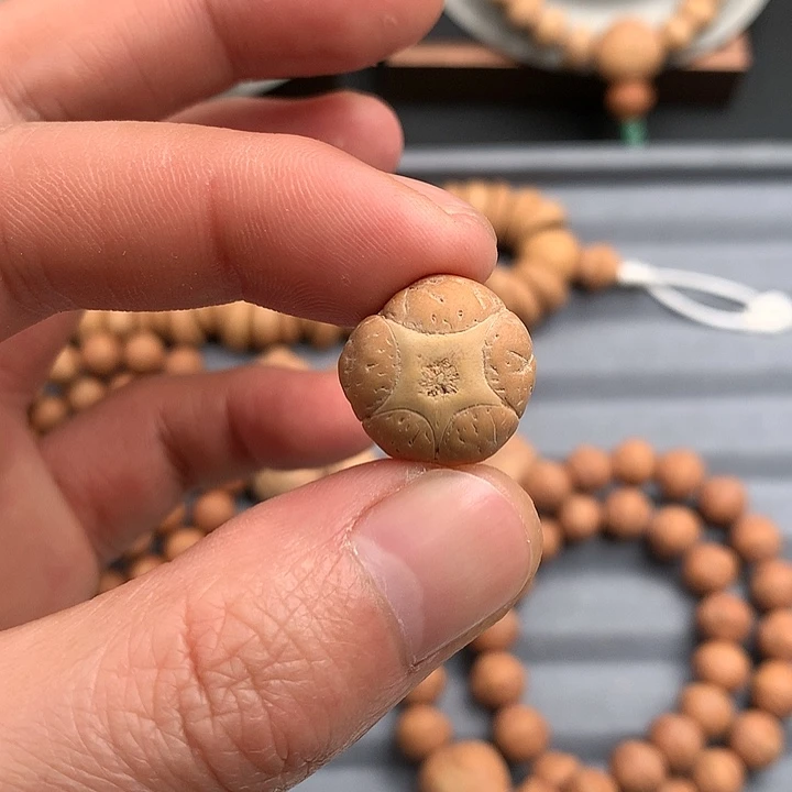 凤眼菩提吊坠T***默17+五星，非质量问题开孔不退