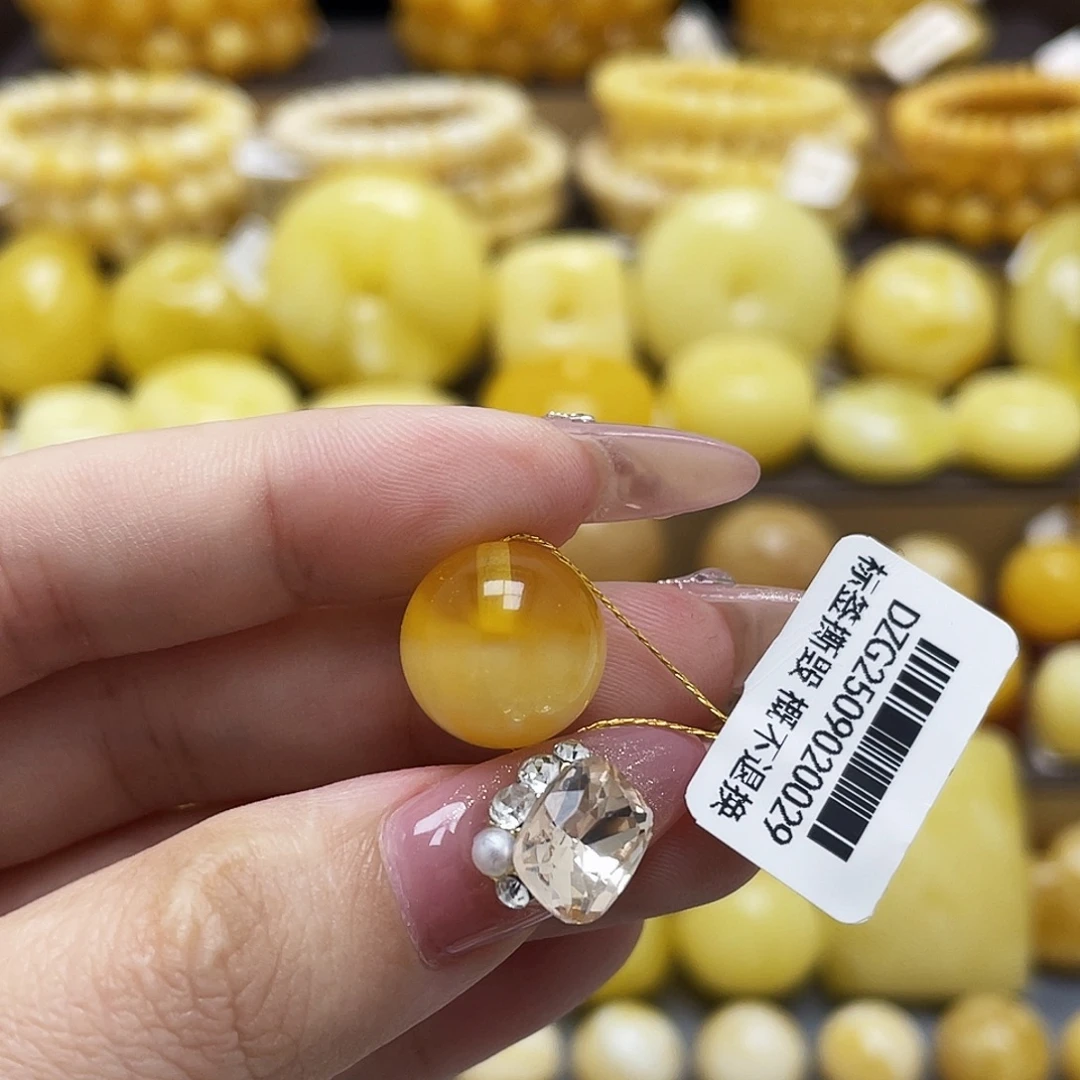 裸石琥珀未镶嵌14mm金白圆珠瑕