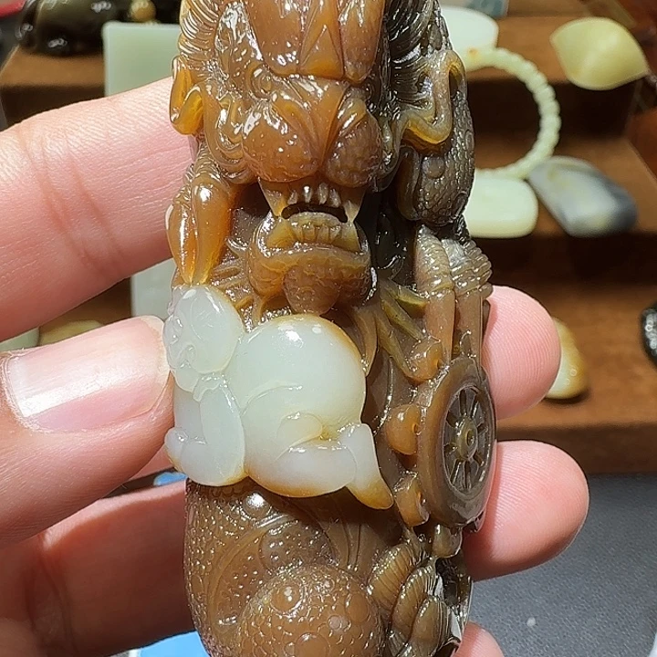 和田玉未镶嵌把件