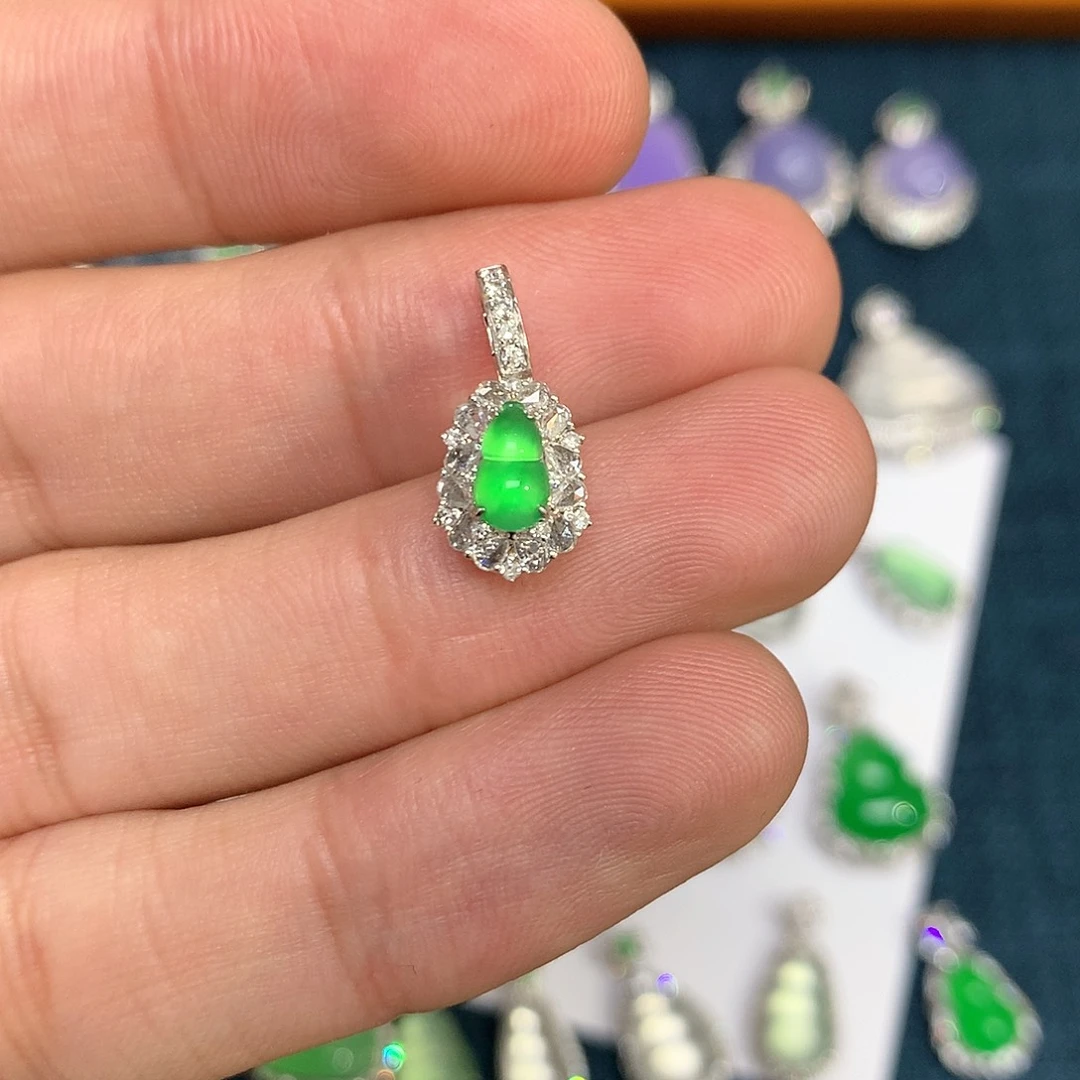 翡翠吊坠(不含链)18K金镶嵌绿葫芦