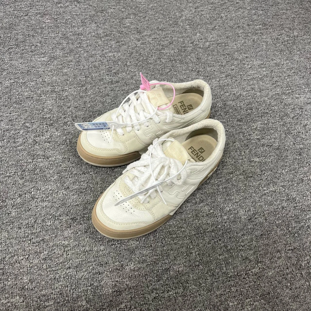 99新 FENDI/芬迪 fendi 白色 板鞋