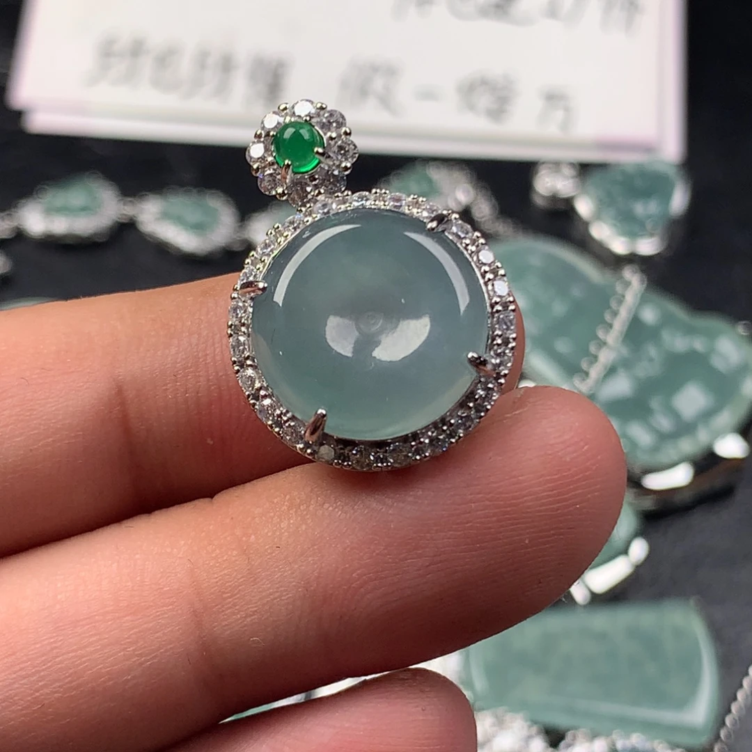 颈饰未镶嵌翡翠平安扣