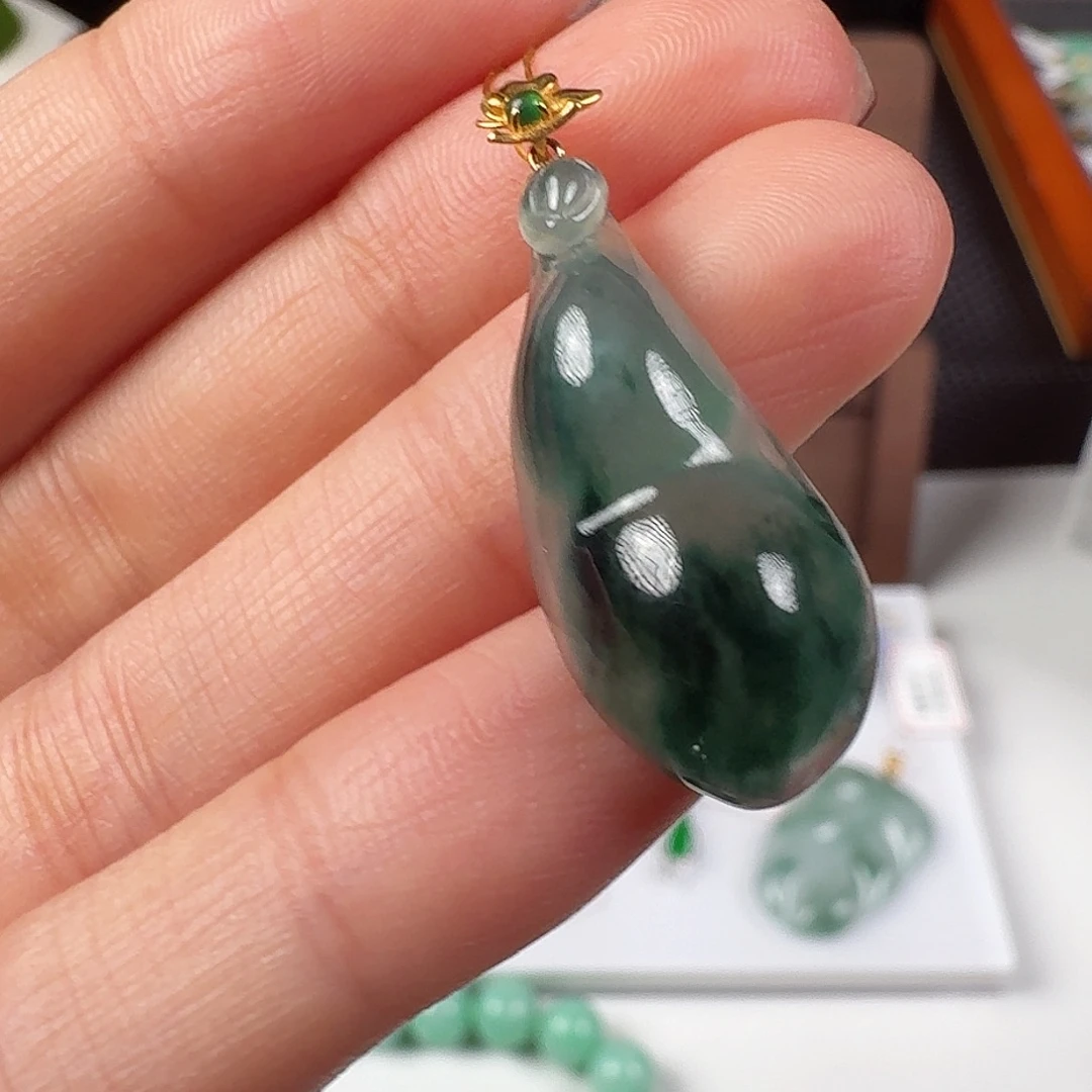 翡翠18K金镶嵌颈饰