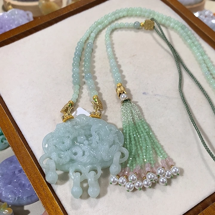 翡翠未镶嵌颈饰翡翠吊坠