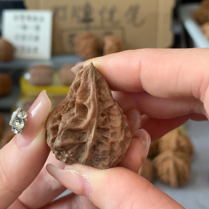 ****吊坠文玩核桃异形单只，有瑕疵