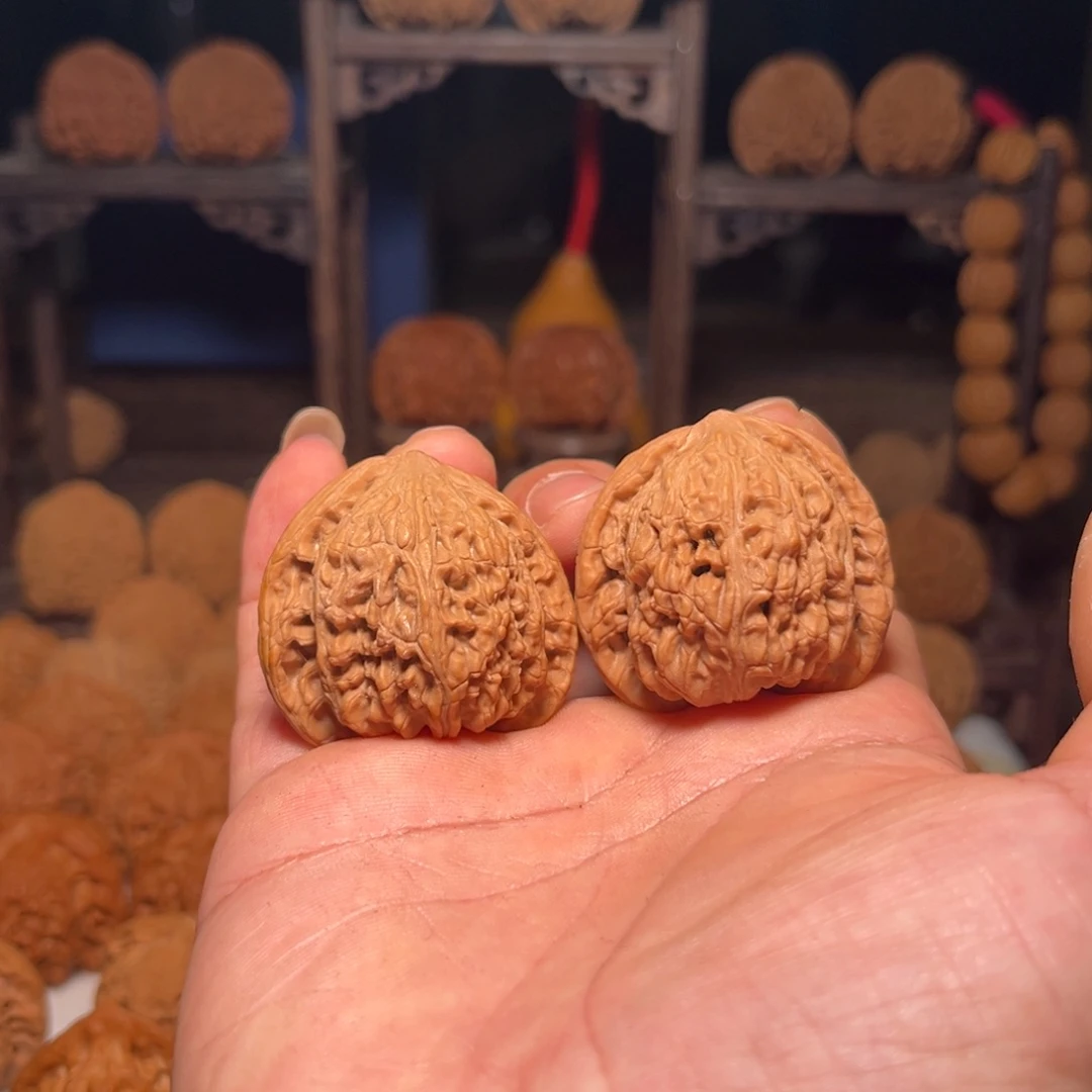 甜***华文玩核桃吊坠红玛瑙