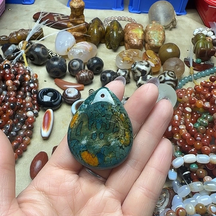 青***水玛瑙/玉髓未镶嵌珠宝半成品