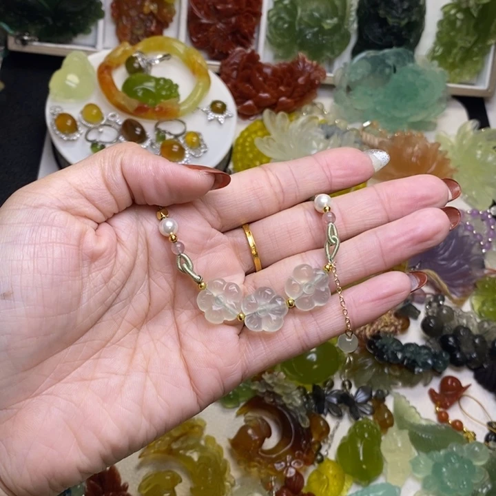 蛇纹石玉未镶嵌颈饰