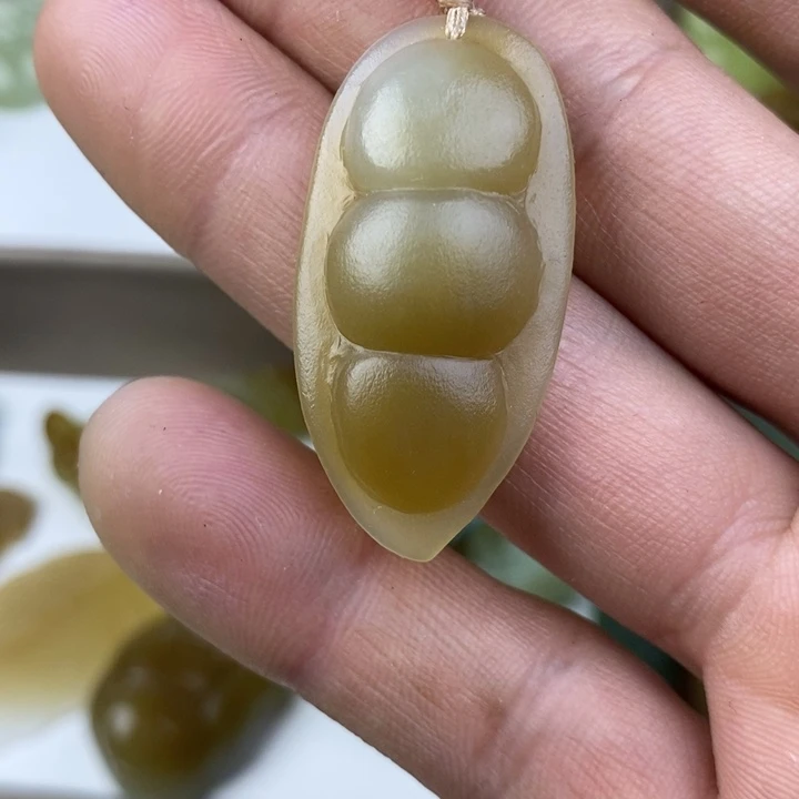 和田玉（糖玉）未镶嵌颈饰