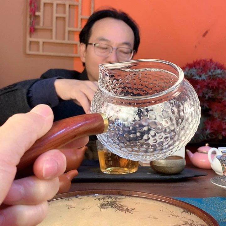 高硼硅锤纹红木侧把公杯