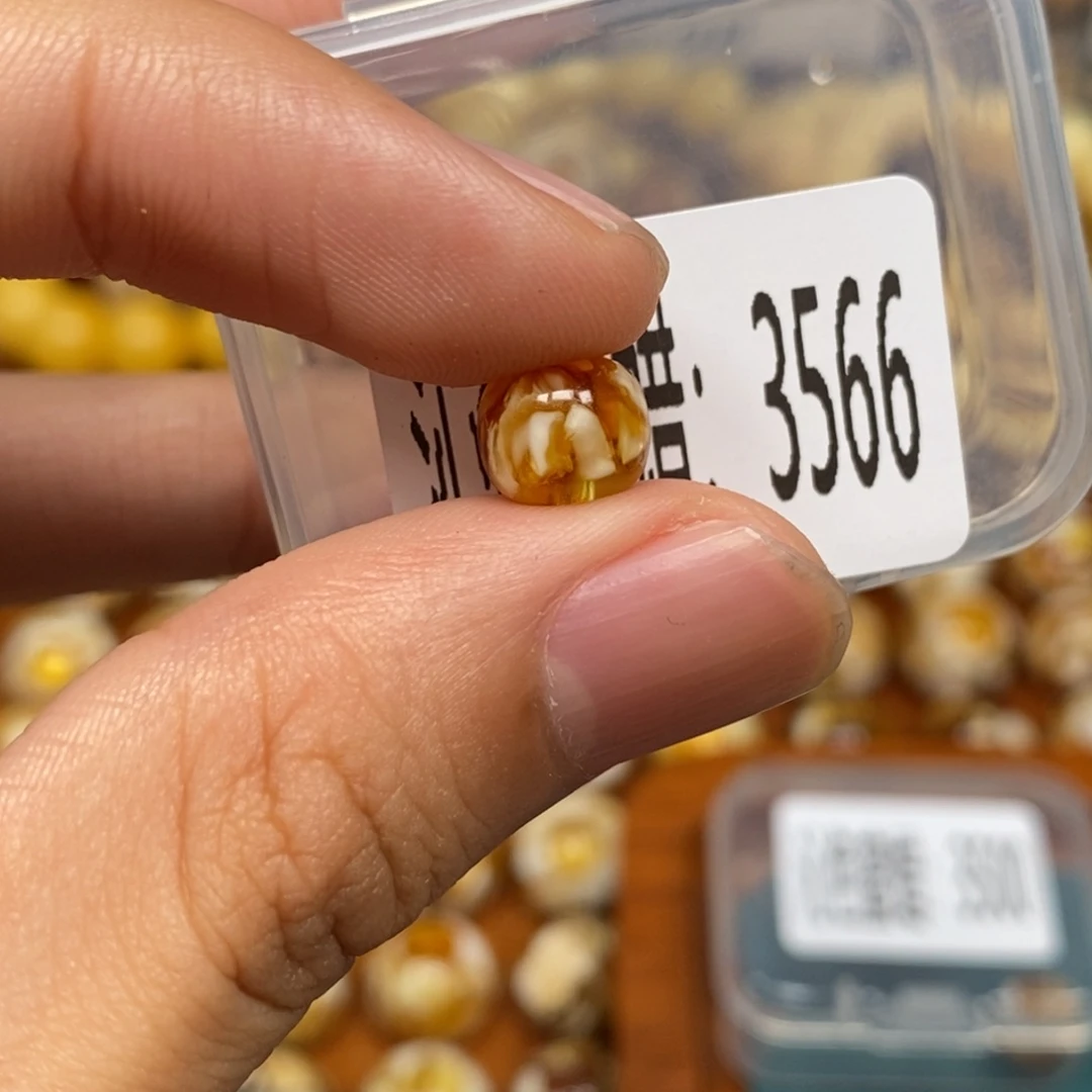 蜜蜡未镶嵌珠宝奇石3566