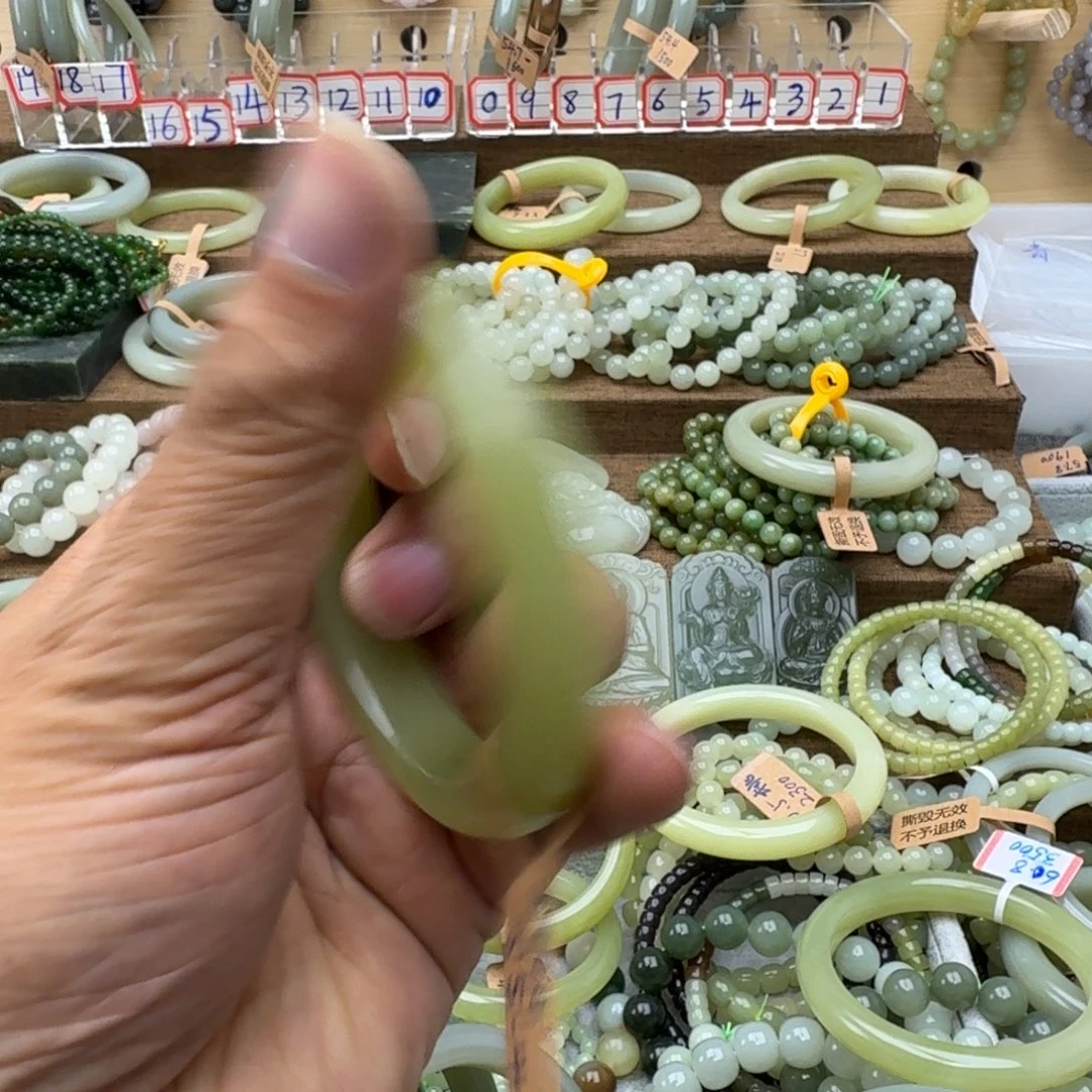 啊***生和田玉未镶嵌手镯