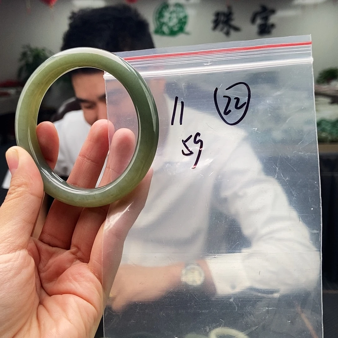 和田玉未镶嵌手镯颜色多样性发拍一发一