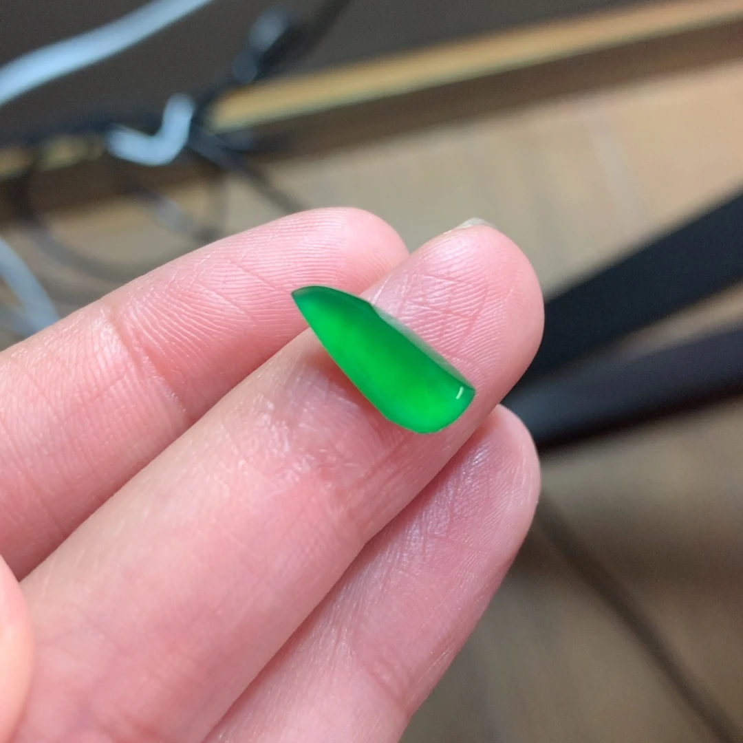 翡翠未镶嵌颈饰大绿随行