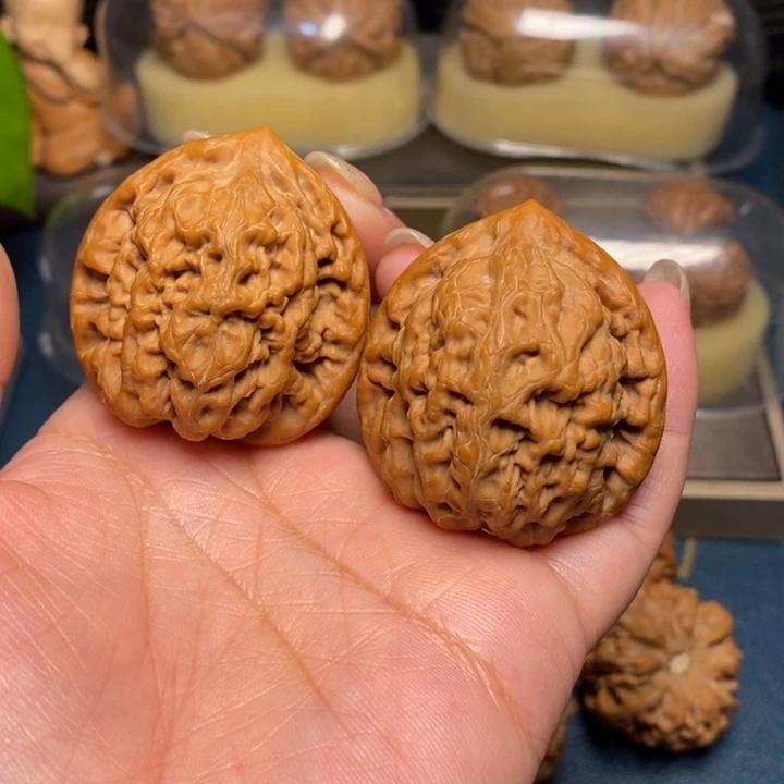 【闪购商品】文玩核桃把件金公子