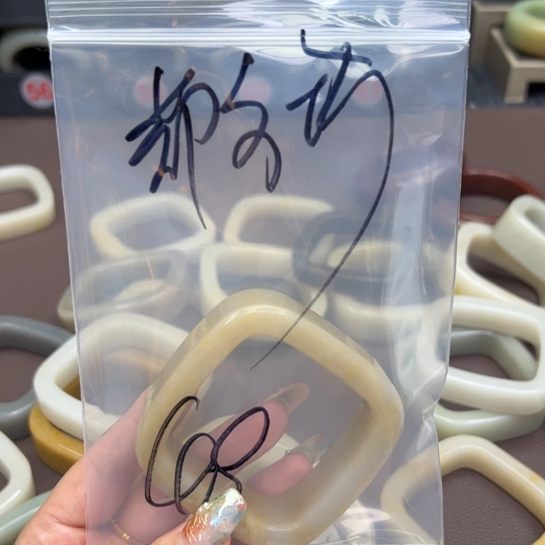 石英质玉手镯未镶嵌郑***