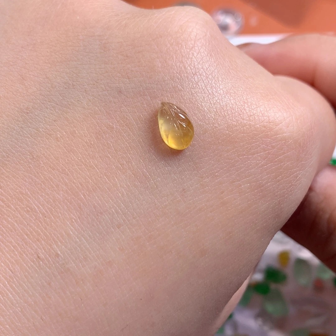颈饰未镶嵌翡翠黄叶子