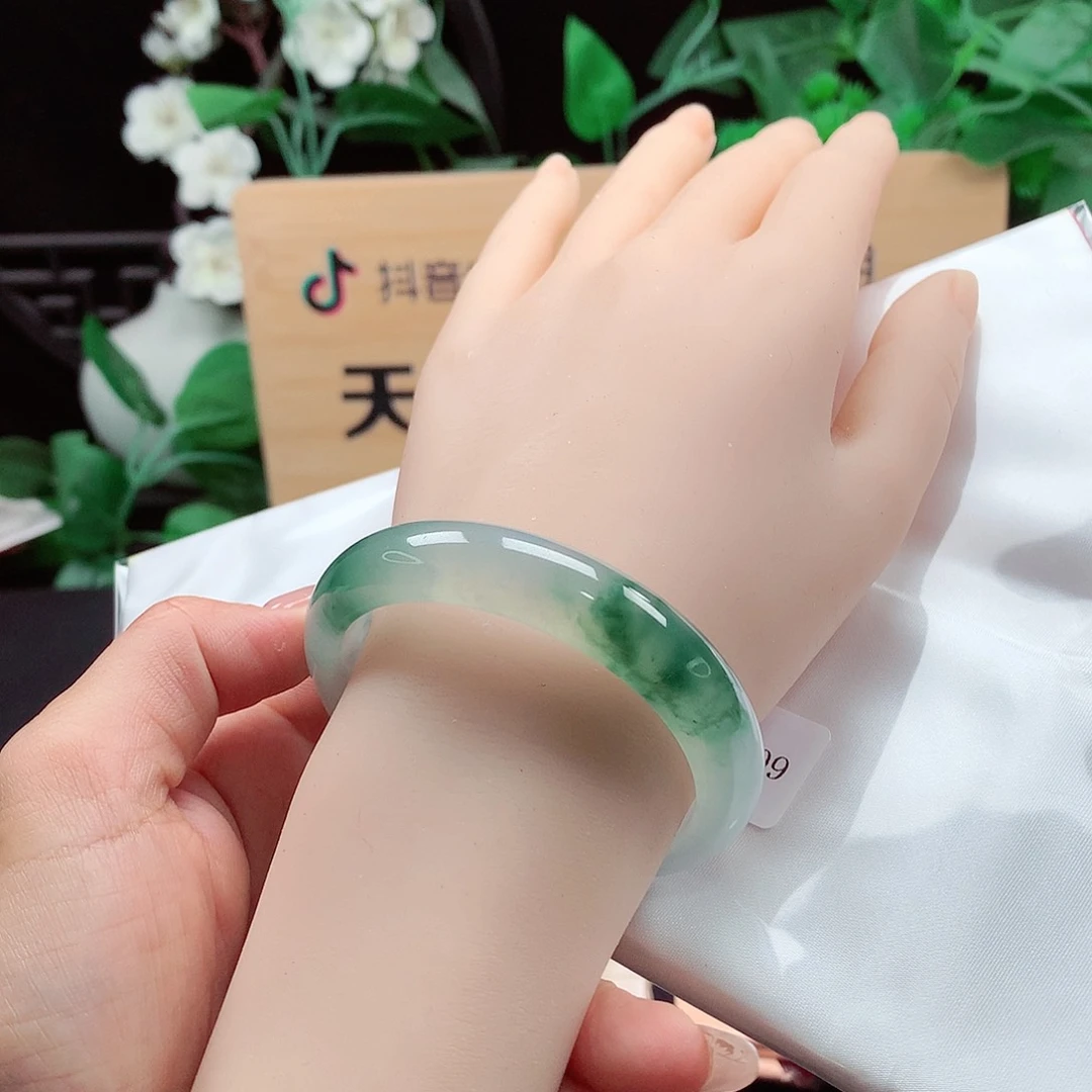 翡翠手镯（贵妃镯）未镶嵌天然A货翡翠手镯，111号